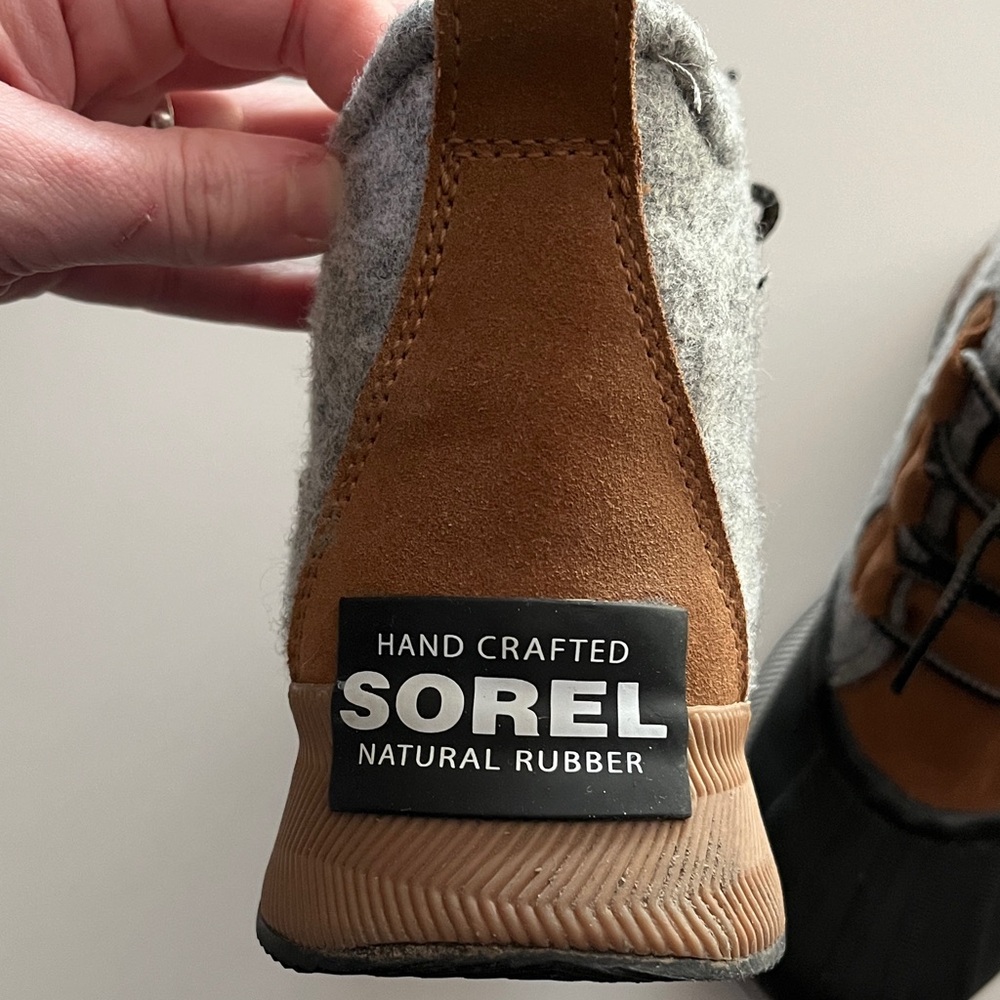 Stylish Sorel Out N About Gray and Brown women’s boots size 7.5 - Picture 7 of 8